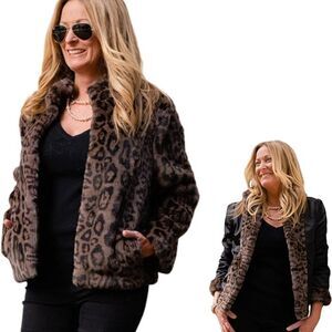 NEW!  Pretty Rugged Faux Fur Reversible Bomber Grey Leopard / Black Satin - M